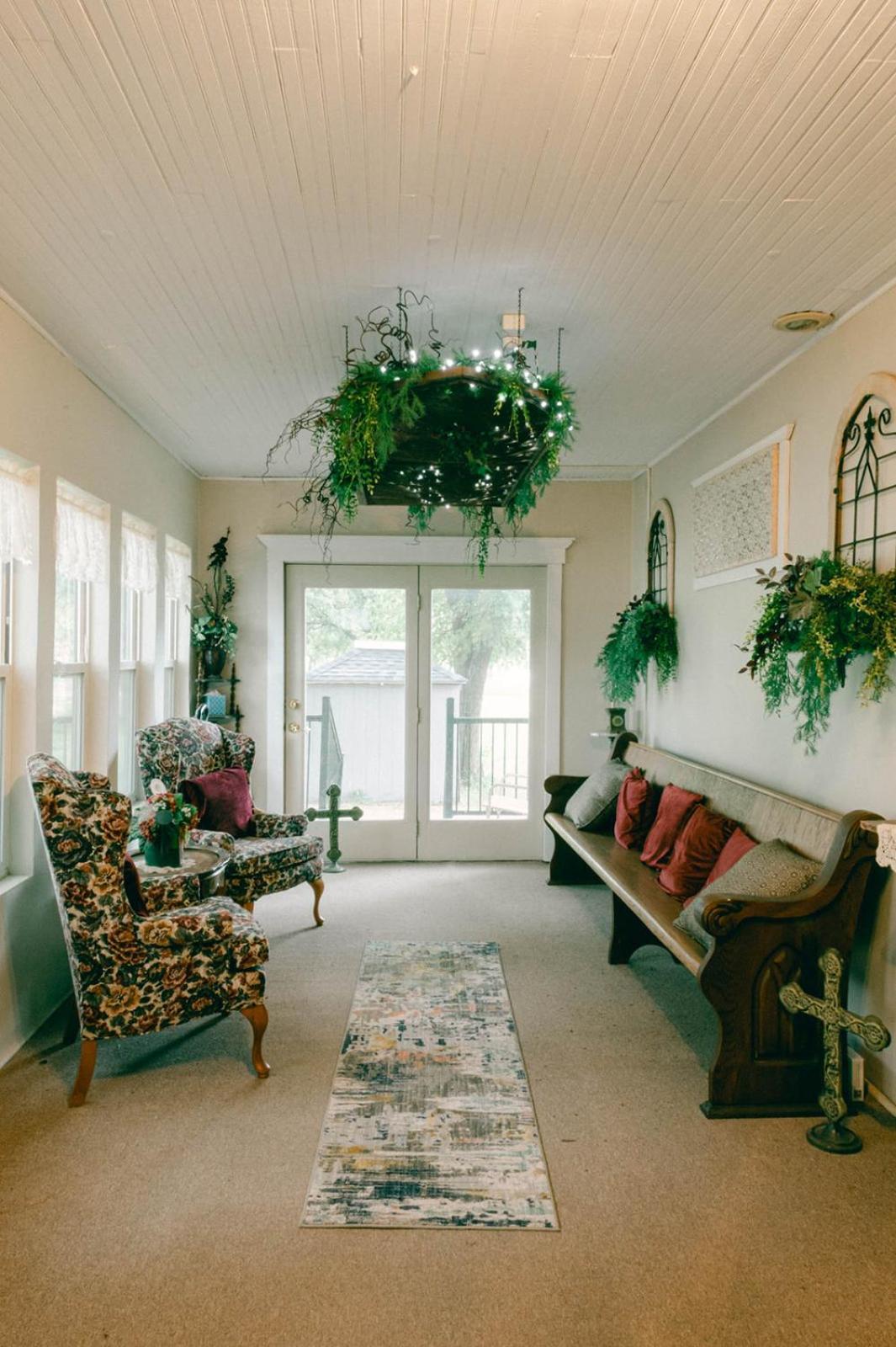 The Wolf Manor Bed & Breakfast Ellinwood Exterior photo
