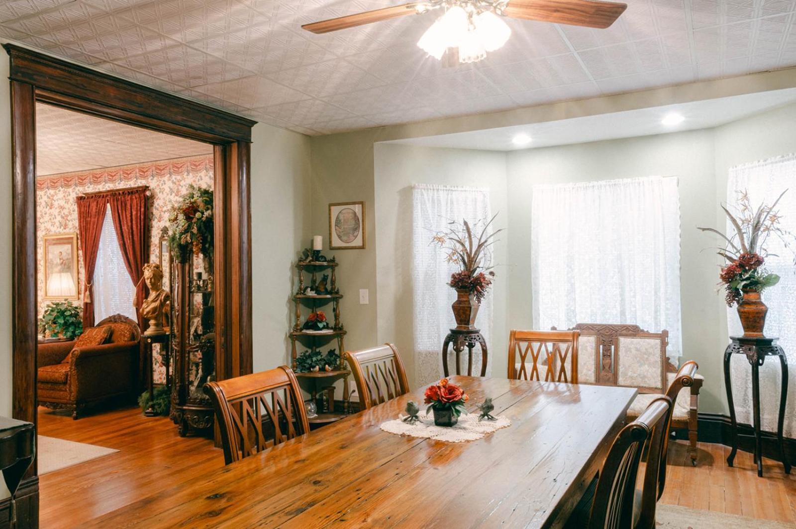 The Wolf Manor Bed & Breakfast Ellinwood Exterior photo