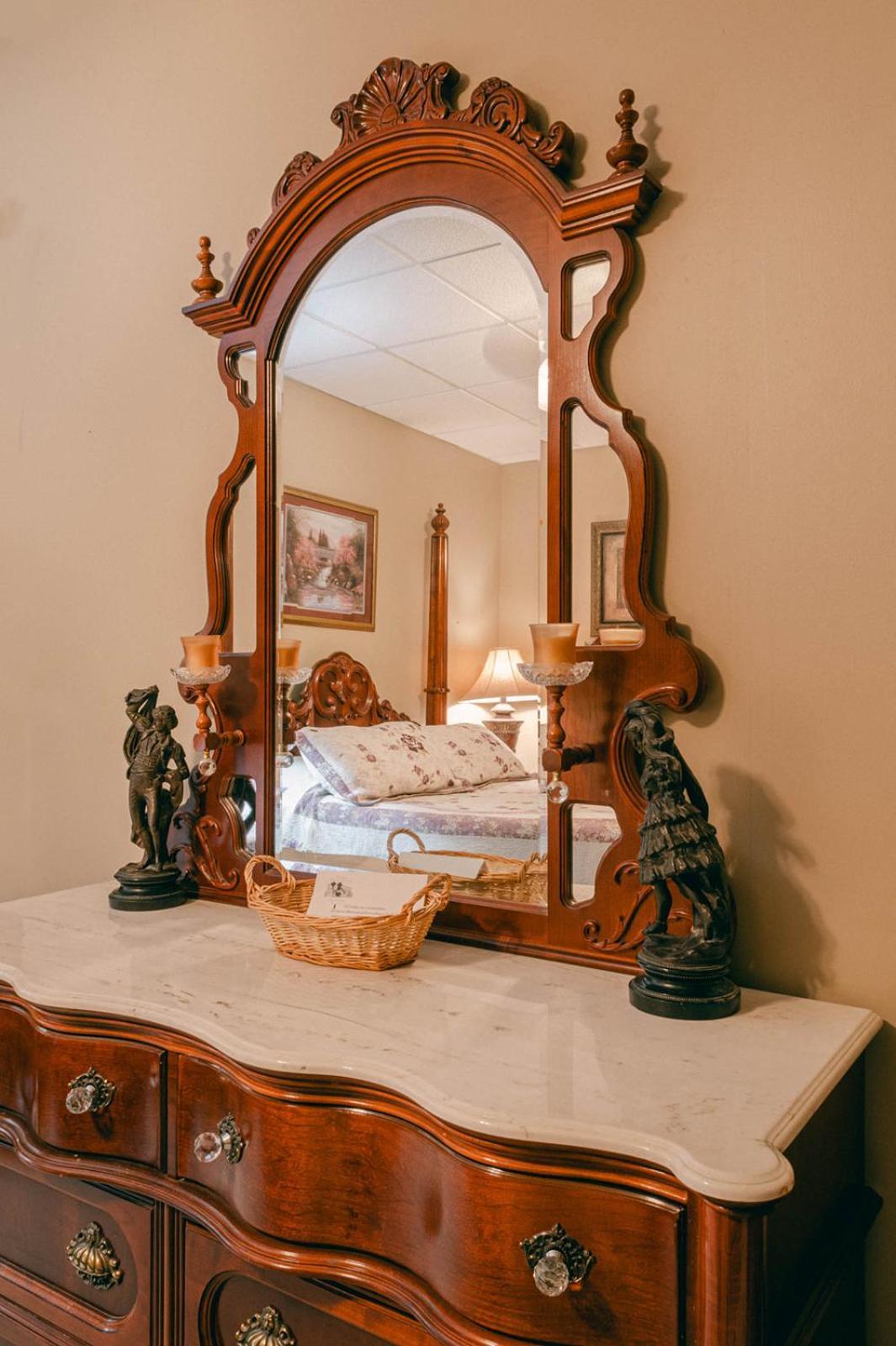 The Wolf Manor Bed & Breakfast Ellinwood Exterior photo