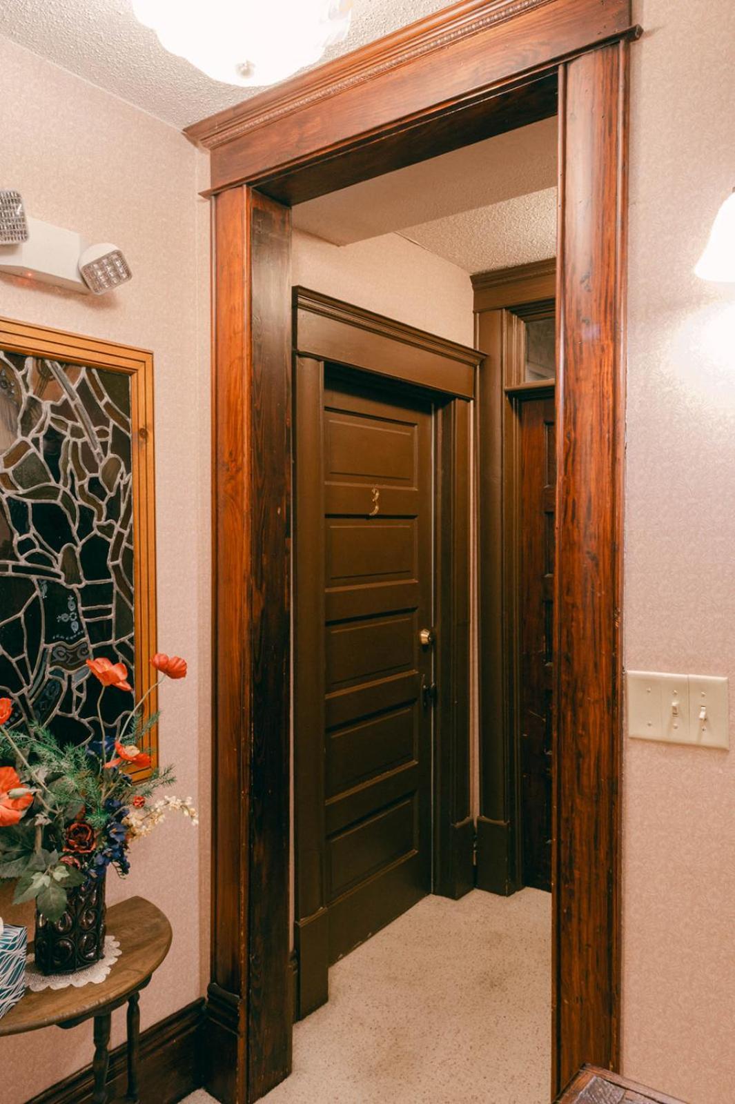 The Wolf Manor Bed & Breakfast Ellinwood Exterior photo