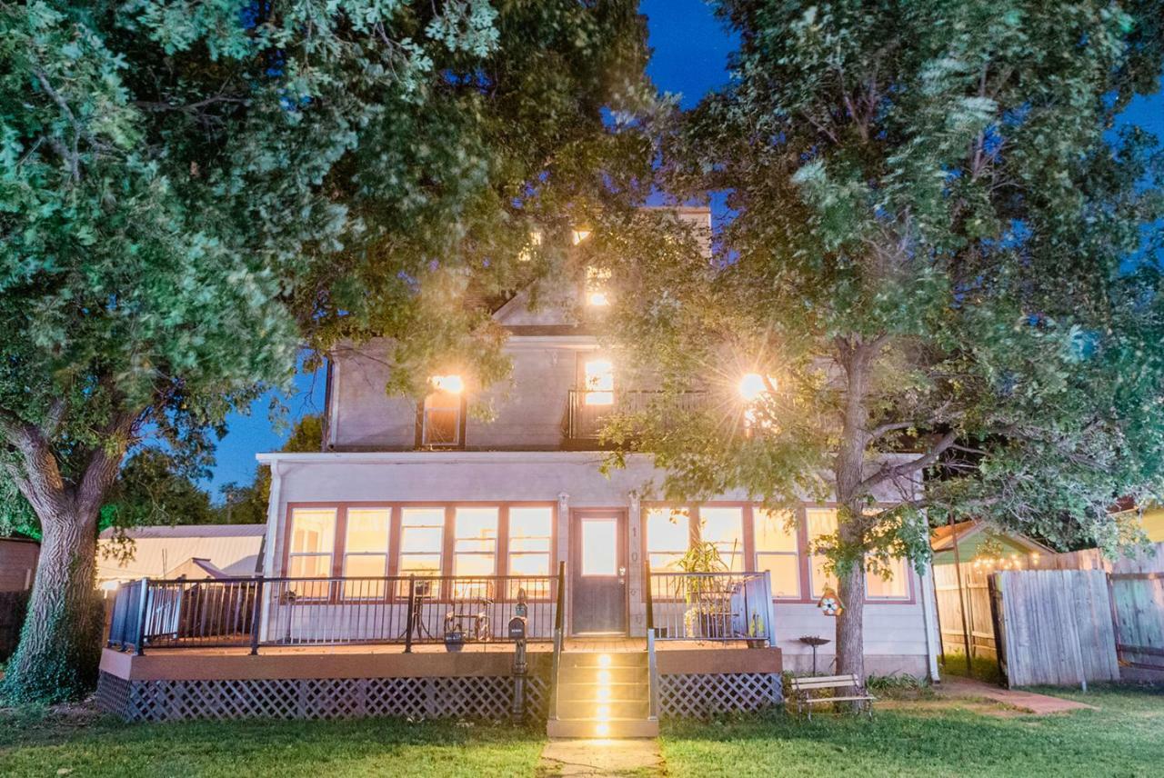 The Wolf Manor Bed & Breakfast Ellinwood Exterior photo
